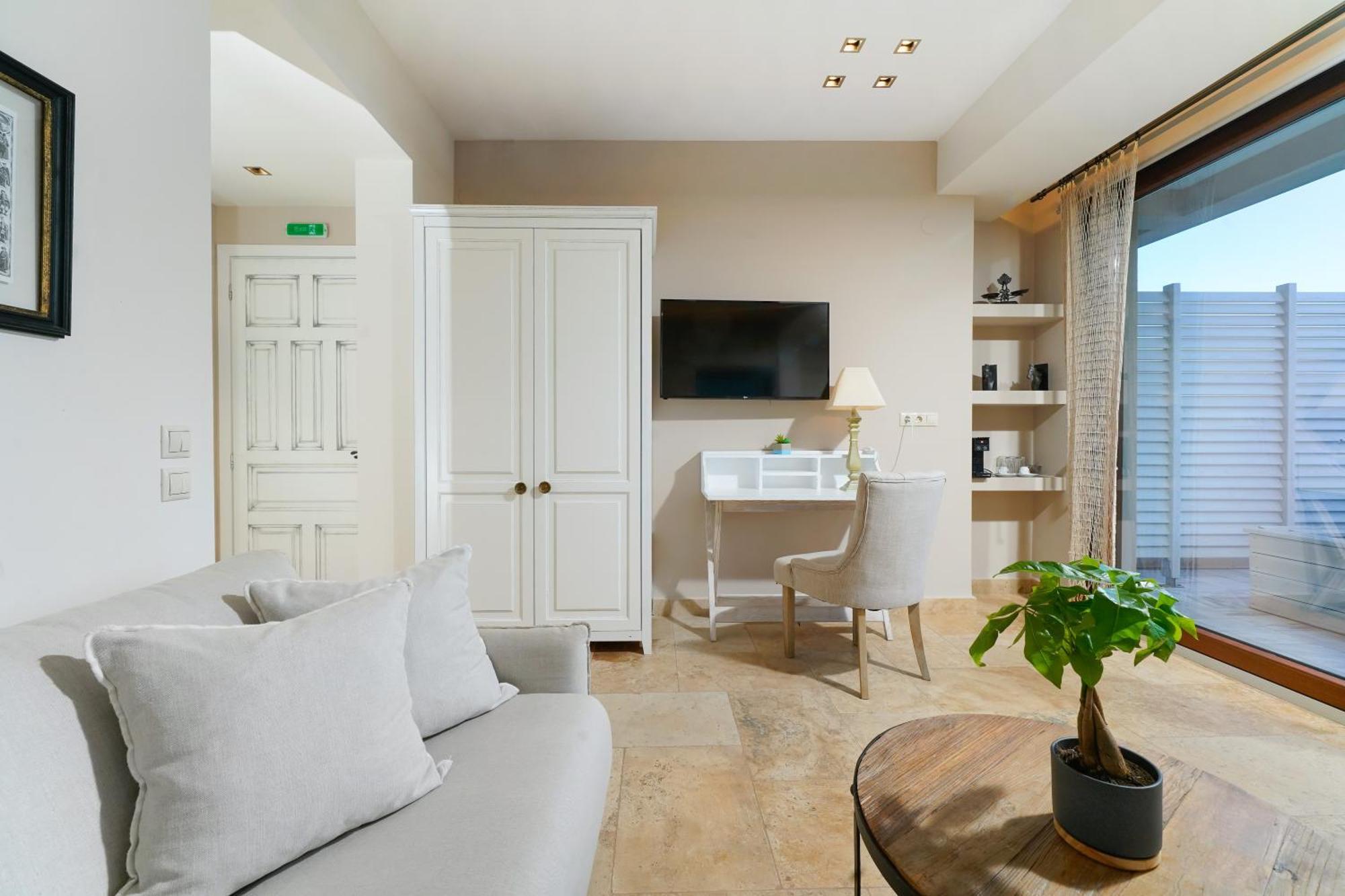 Agorastos Suites Kinira Eksteriør billede